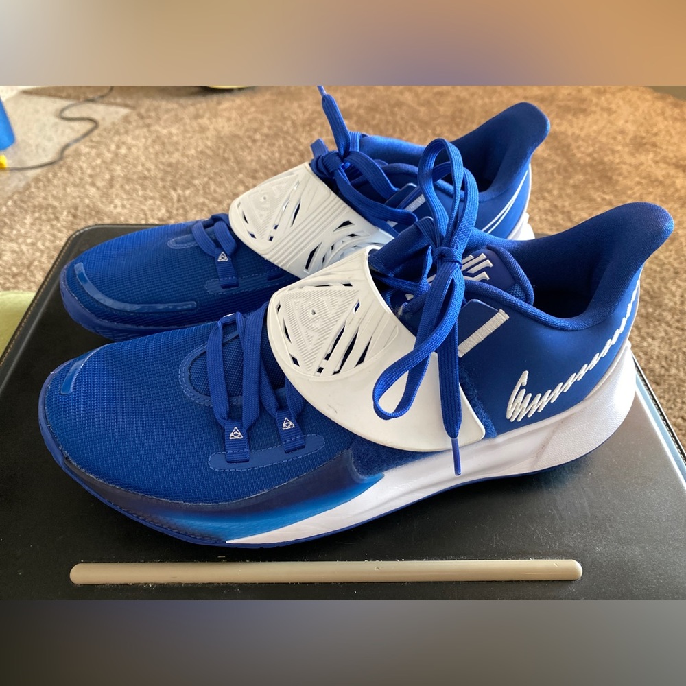 Nike Kyrie 3 Low Midnight Navy basketball shoes size 13